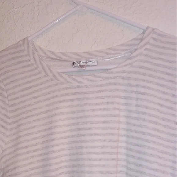 Neiman Marcus White Textured Fabric Short Sleeved Dress/Bathing Suit Cover-Up - Picture 3 of 6